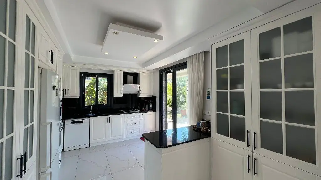 Fitted kitchen